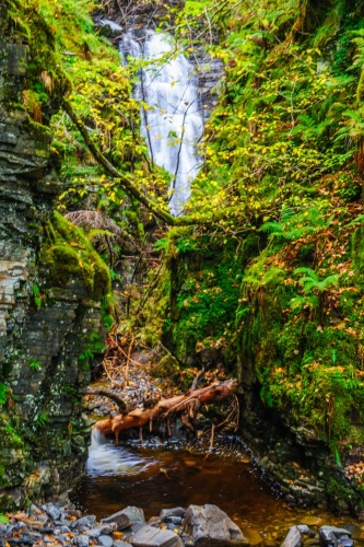 Another waterfall in the gorge