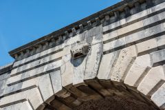 A crown decorates the arch