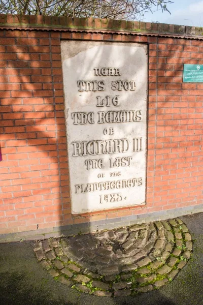 The erroneous memorial on the east bank