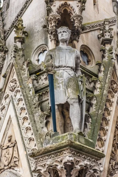 Simon de Montfort statue