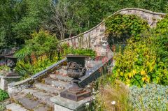 Leith Hall, Steps to the Moon Gate