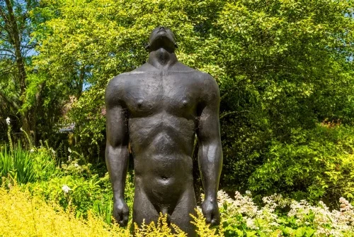 A striking sculture near the Daffodil Lawn