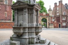 Lincoln's Inn Fields, Twells memorial fountain and Lincoln's Inn gateway