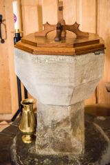 The simple 14th century font