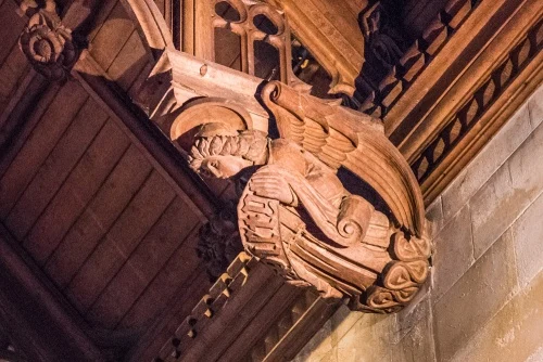 Carved angel on the hammer-beam roof