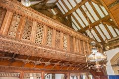 The extraordinary wooden screen