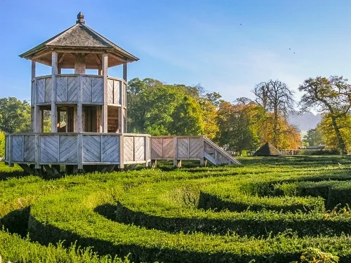 A lookout tower in Longleat maze