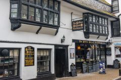 Looe, The historic Golden Guinea pub