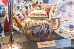 1780 Mandarin teapot