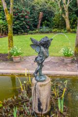 A fountain in the Italian Garden