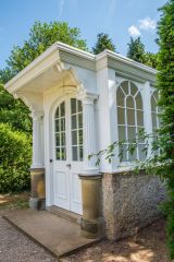A quiet summerhouse in the garden