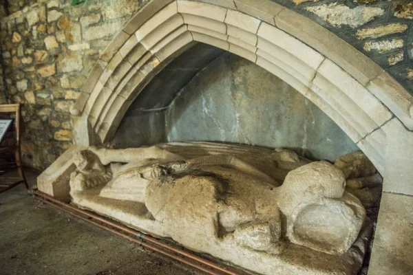 14th century effigies of Sir Roger and Lady Johanna Carminowe