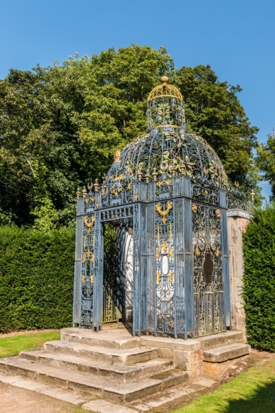 The Birdcage, 1706