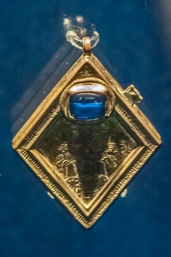 The replica Middleham Jewel