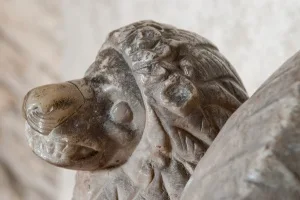 Lion carving on the Lovell tomb