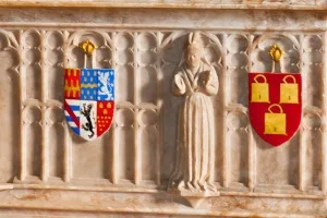 Heraldic symbols on the tomb base