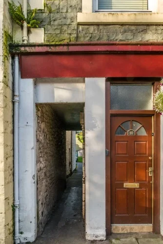 Syme Street - the narrowest street in Scotland