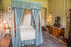 Mompesson House, An elegant first floor bedroom