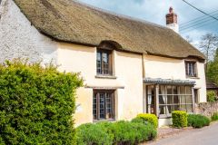 The 17th century thatched Old Post Office