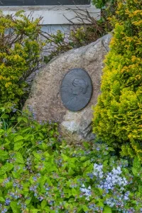 Plaque to author Mary Webb off Church Green