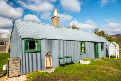 Autltarie Tin Cottage