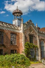 The centre section of the rear facade