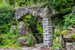 A picturesque arch in the gardens