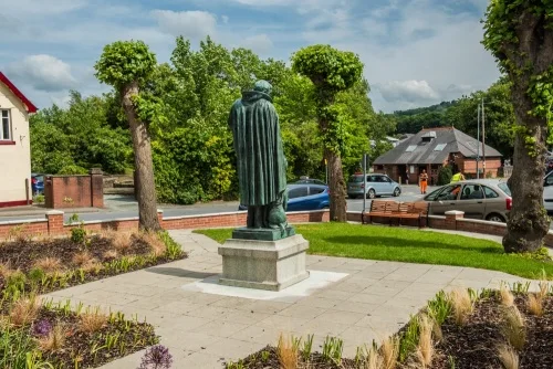 Robert Owen Park & Statue