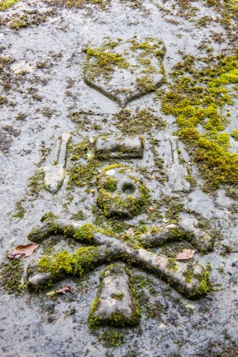 Symbols of mortality on a 17th-century tomb
