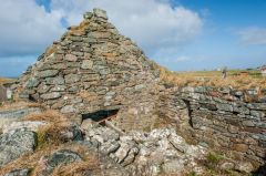 Nunton Chapel (Teampall Mhuire), Another look into the chapel interior