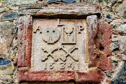 1634 grave marker with symbols of mortality