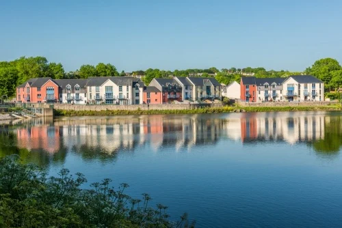 Houses lining Mill Pond, opposite the castle