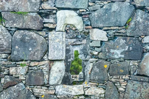 Arched window opening