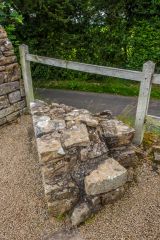 Pike Hill Signal Tower (Hadrian's Wall), The smaller section of wall, looking north