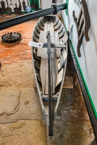 A traditional punt and punt gun