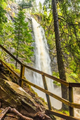 The falls from the lower viewing platform