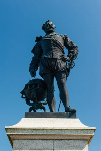 Sir Francis Drake statue on Plymouth Hoe