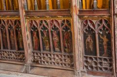 Painted panels on the screen base