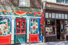 Pollocks Toy Museum, The colourful museum entrance facade