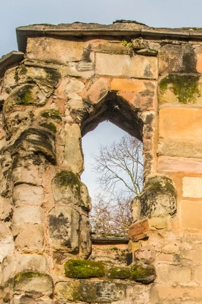 A ruined window above the gateway arch