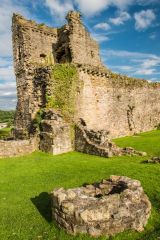 The castle well and Robin Hood Tower