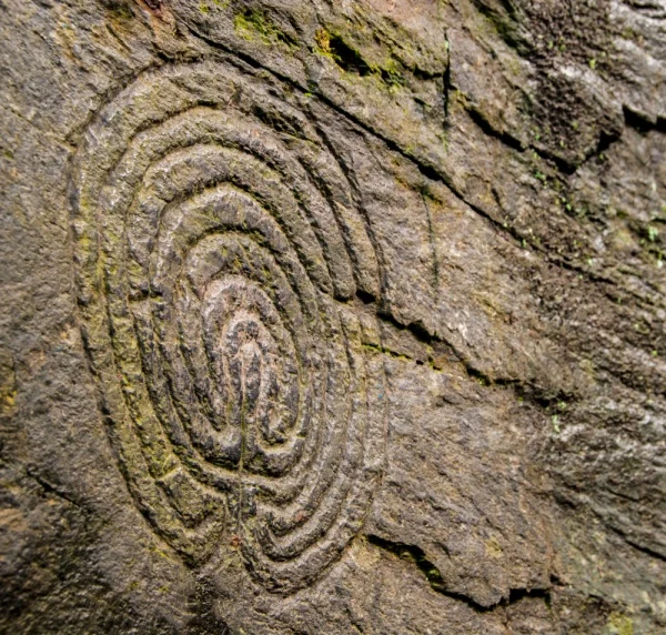 The right-hand carving