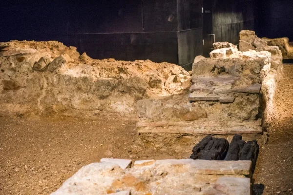 A side chamber with timber threshold