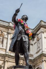 Statue of Sir Joshua Reynolds outside the entrance