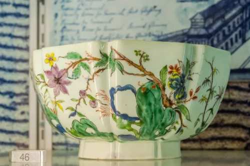 18th century Oriental pattern bowl