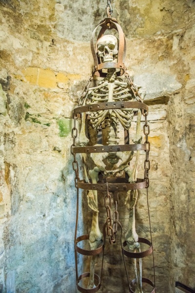 John Breads' cell and gibbet