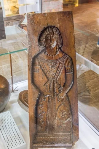 16th-century carving in the Harrison Collection