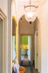 The transverse front hallway