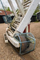 The fan carriage track mechanism