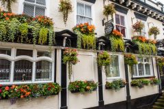 A pretty pub near South Bay